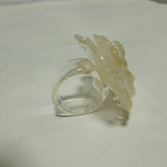 Authentic CHANEL ring acrylic size US 6 stamped Camellia clear - Picture 7 of 13
